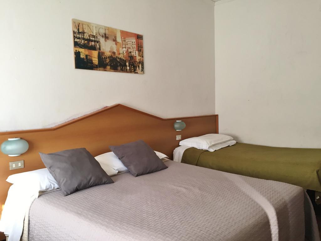 Hotel Ambra Милан Экстерьер фото